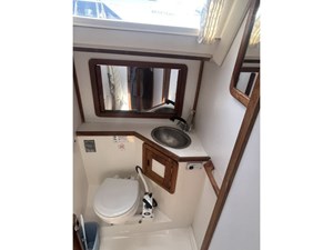 DREAM ON 25 Aft head
