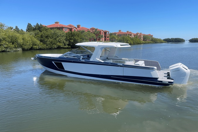 2023 Aviara AV40 Outboard 2