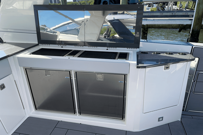 2023 Aviara AV40 Outboard 7
