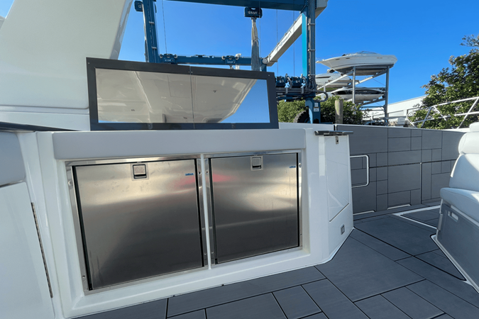 2023 Aviara AV40 Outboard 8