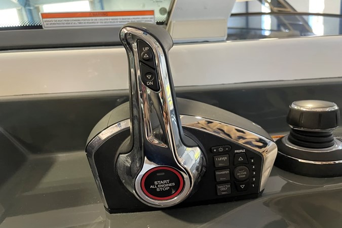2023 Aviara AV40 Outboard 15
