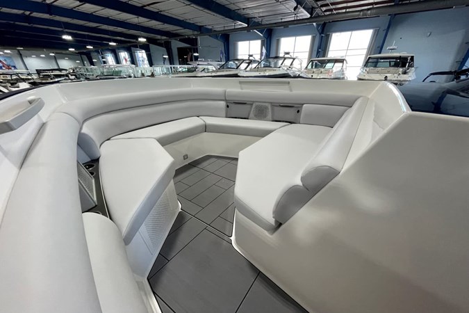 2023 Aviara AV40 Outboard 25