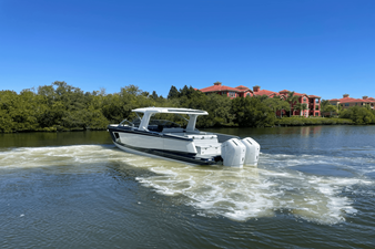 2023 Aviara AV40 Outboard 3