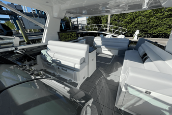 2023 Aviara AV40 Outboard 5