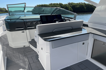 2023 Aviara AV40 Outboard 9