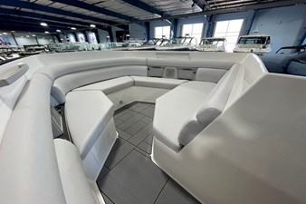 2023 Aviara AV40 Outboard 25