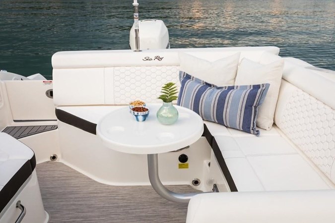 2024 Sea Ray 270SD-OB 8
