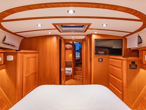 SALT THERAPY 25 Forward Cabin Looking Aft
