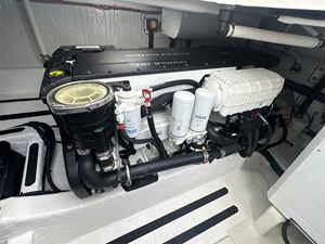 SALT THERAPY 34 Starboard Engine