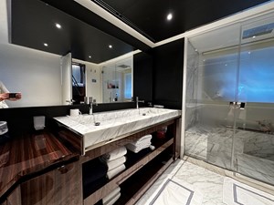 4SEAS 13 MASTER CABIN ENSUITE