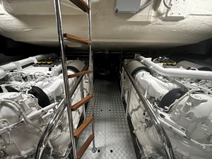 4SEAS 29 ENGINE ROOM