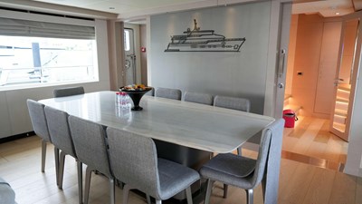 PRESTIGE 20 Main deck dining area