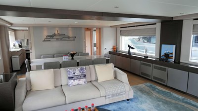 PRESTIGE 18 Main deck lounge