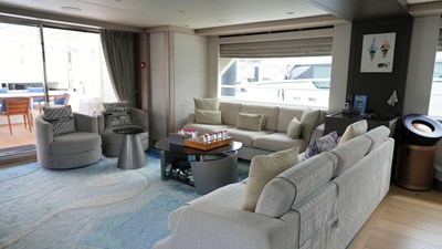 PRESTIGE 23 Main deck lounge