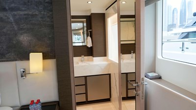 PRESTIGE 31 Master ensuite