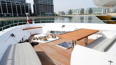 PRESTIGE 13 Foredeck seating area