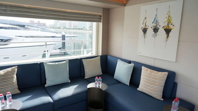 PRESTIGE 47 Sky lounge