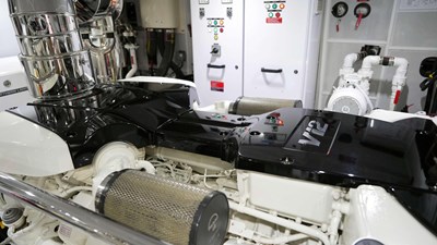 PRESTIGE 62 Engine room