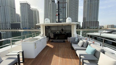 PRESTIGE 9 Flybridge seating area