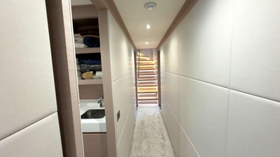 PRESTIGE 55 Crew area