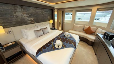 PRESTIGE 29 Master cabin