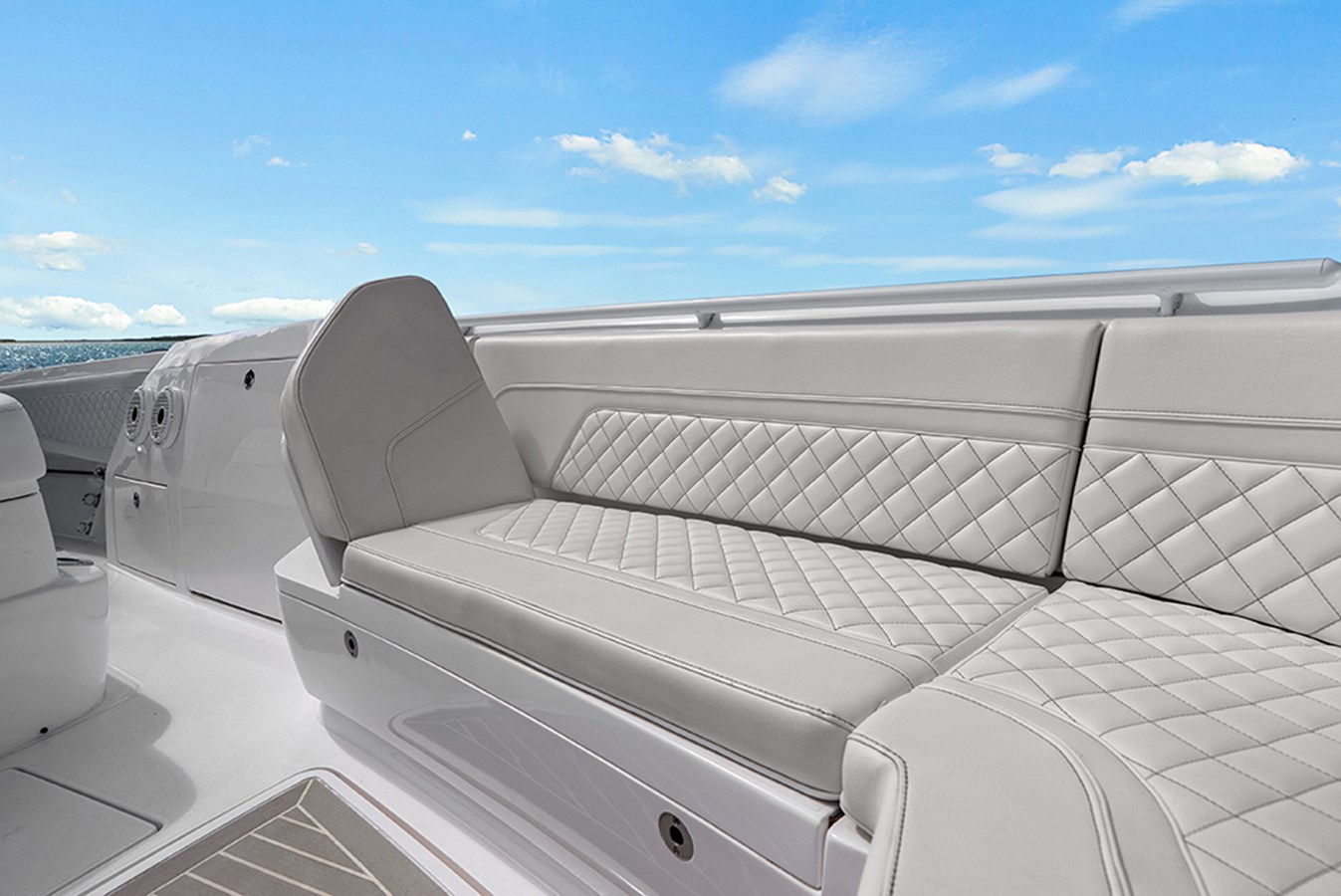 Port bow tilting seat