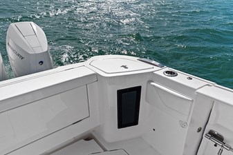 SPONTANEOUS 16 Port transom above deck baitwell