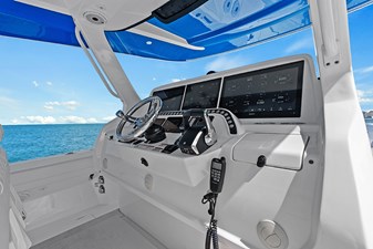 SPONTANEOUS 31 Helm station
