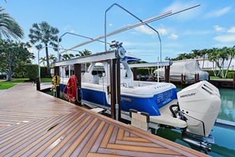 SPONTANEOUS 63 Boat on lift