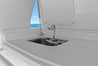 SPONTANEOUS 65 Cockpit wet bar