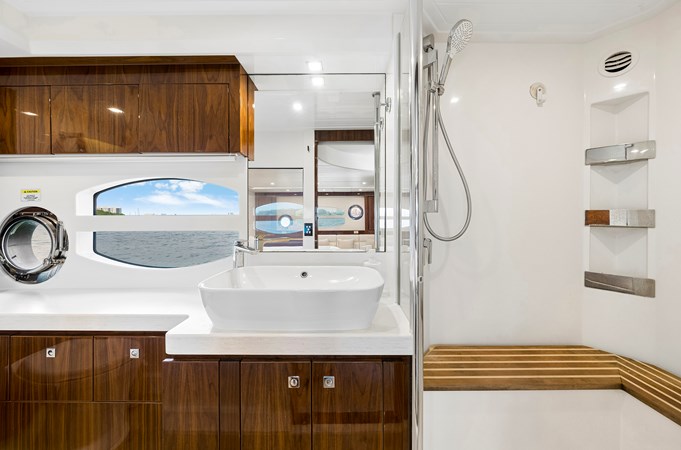 2019 Riviera 6000-12