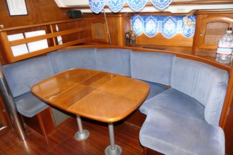 KNIGHT MARE 16 Salon Dinette