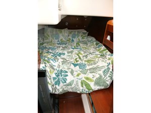 KNIGHT MARE 33 Guest Berth