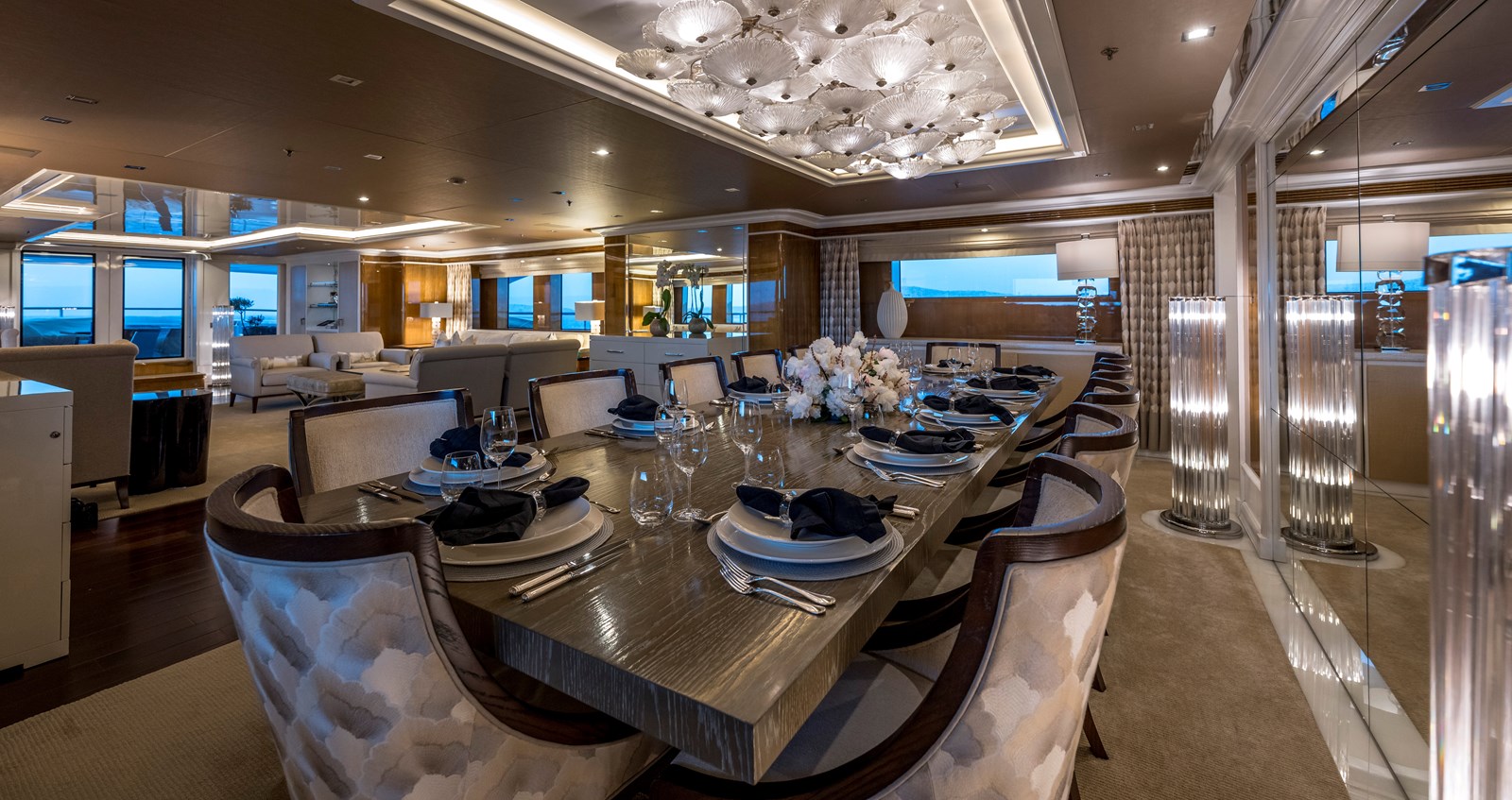 Main salon - Dining