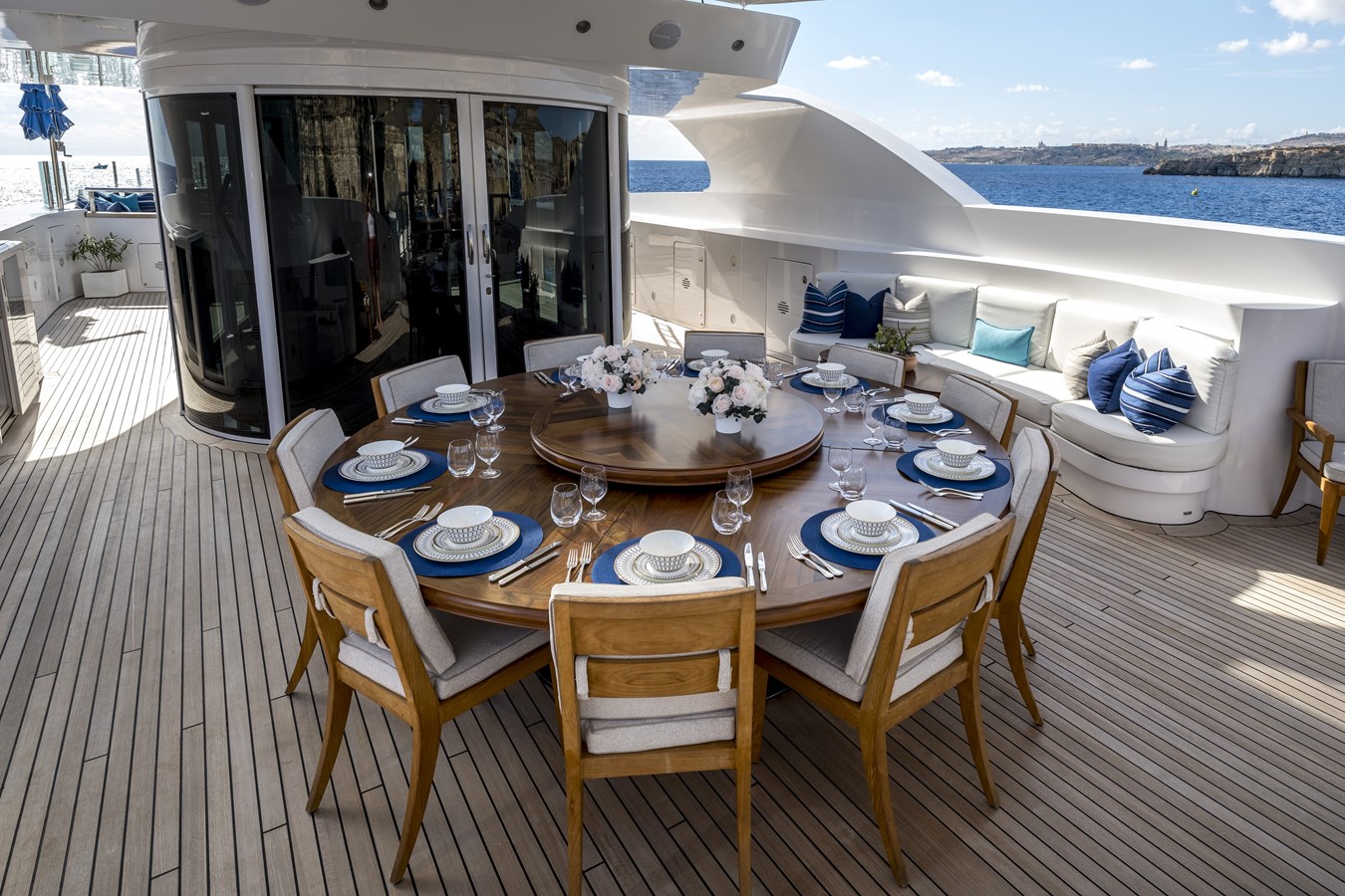 Sundeck dining 