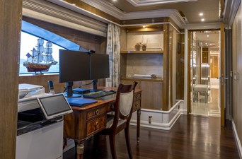 ANDIAMO 11 Master stateroom - Office