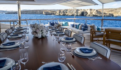 ANDIAMO 19 Bridge Deck Aft - Dining