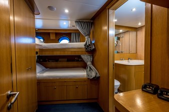 ANDIAMO 30 Crew Mess