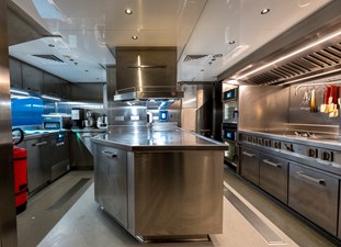 ANDIAMO 31 Galley
