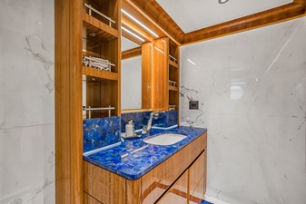 ATLANTIS 21 LOWER DECK VIP HEAD