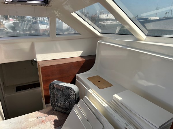 FORWARD SEATING PORTSIDE