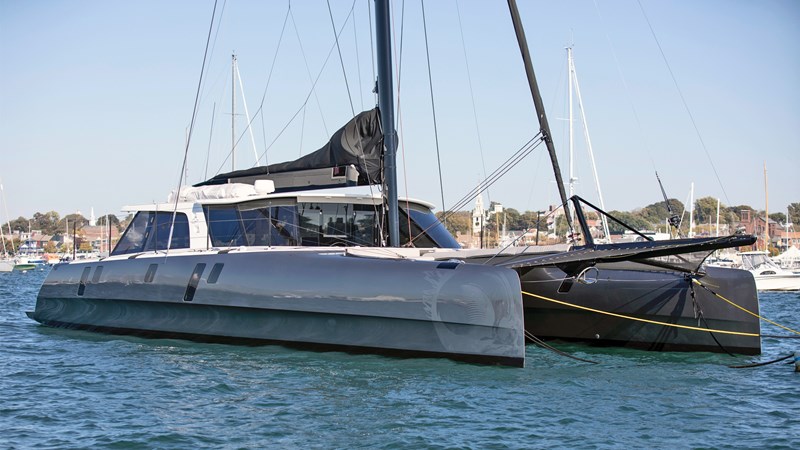 DEFIANCE - Yacht zu verkaufen