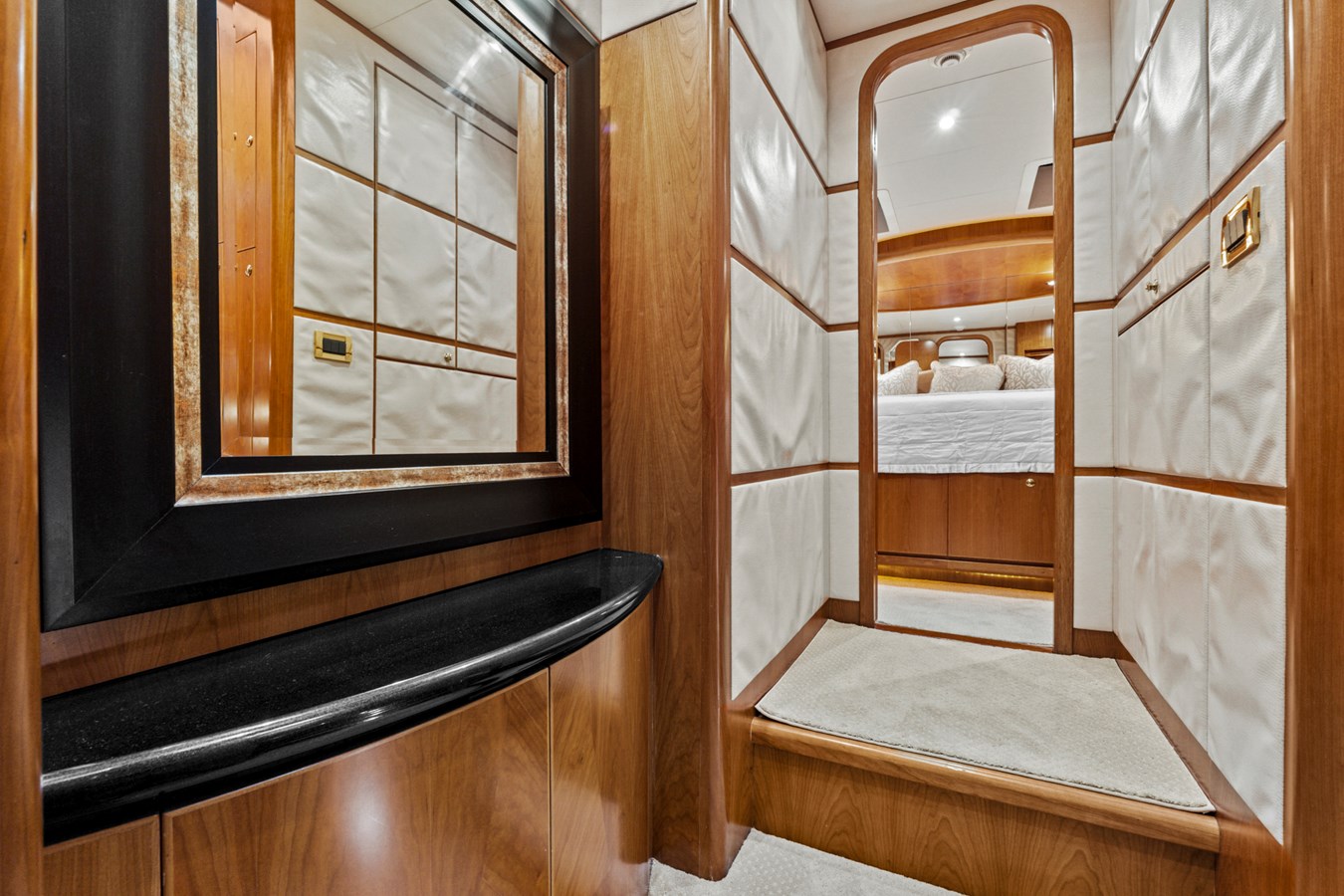 Accommodation companionway
