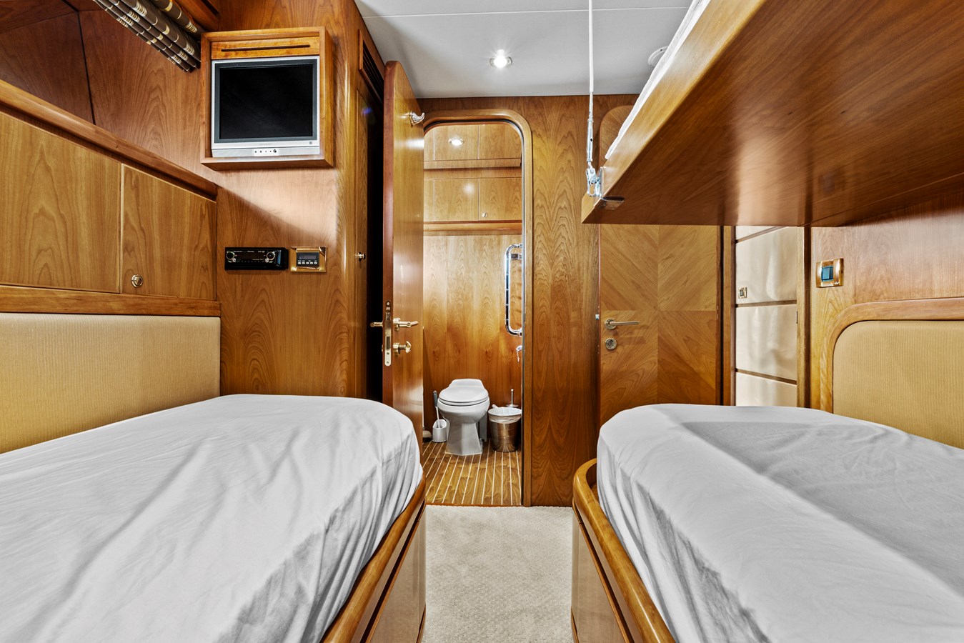 Starboard guest cabin looking forward