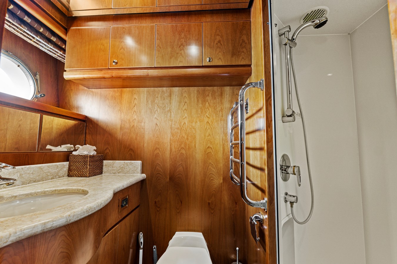 Starboard guest head and shower