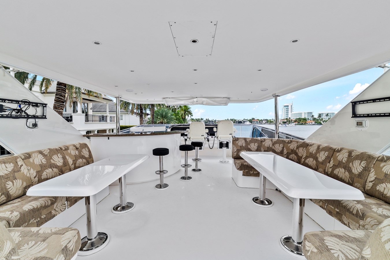 Flybridge looking forward