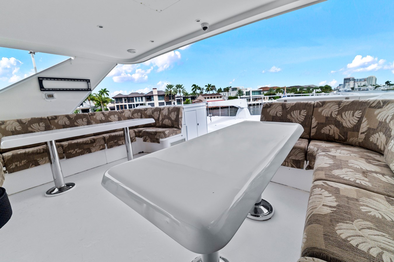 Flybridge dining to port