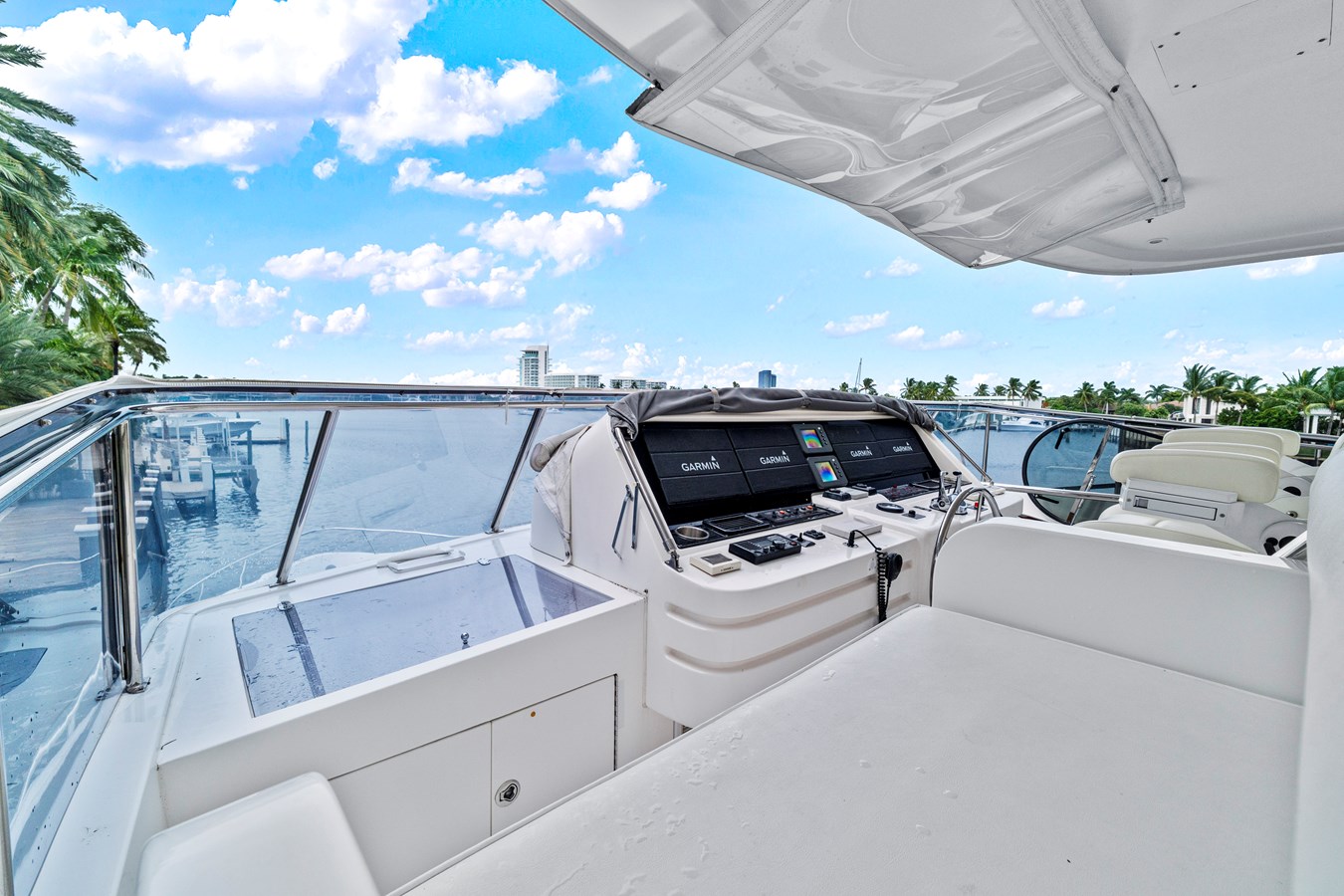 Helm looking to starboard
