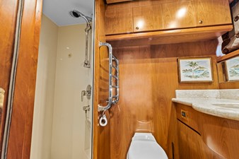 Port guest head and shower