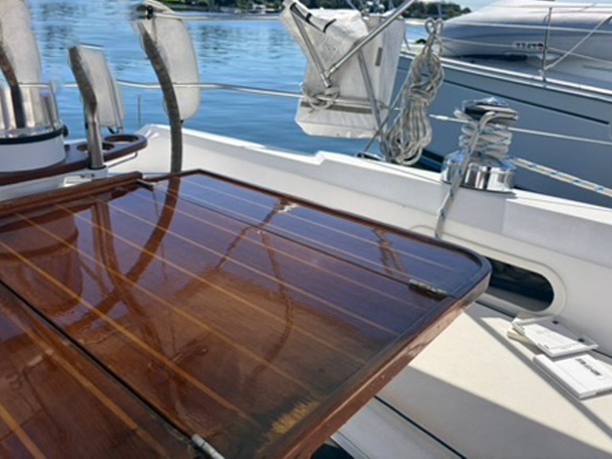 Cockpit Table, Extended
